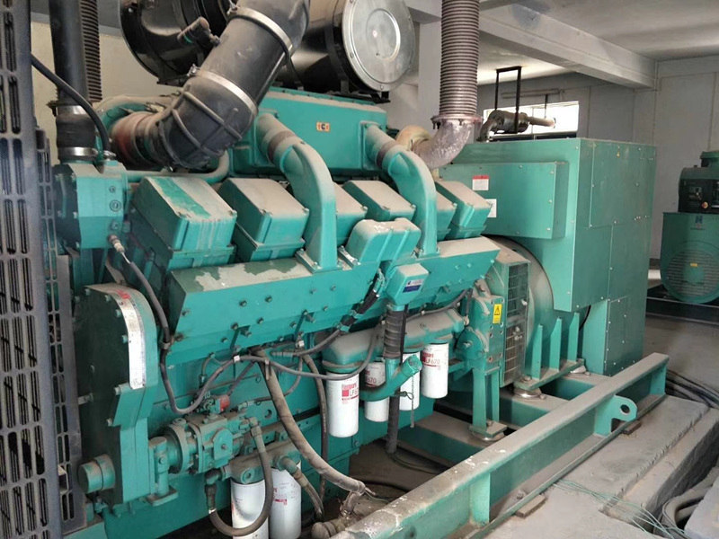 700KW進(jìn)口康明斯發(fā)電機(jī)出租