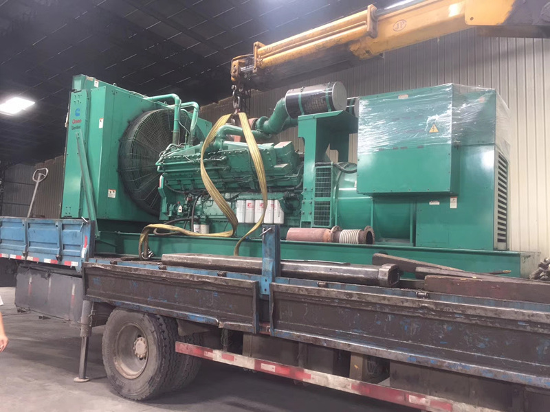 880KW進(jìn)口康明斯發(fā)電機(jī)出租